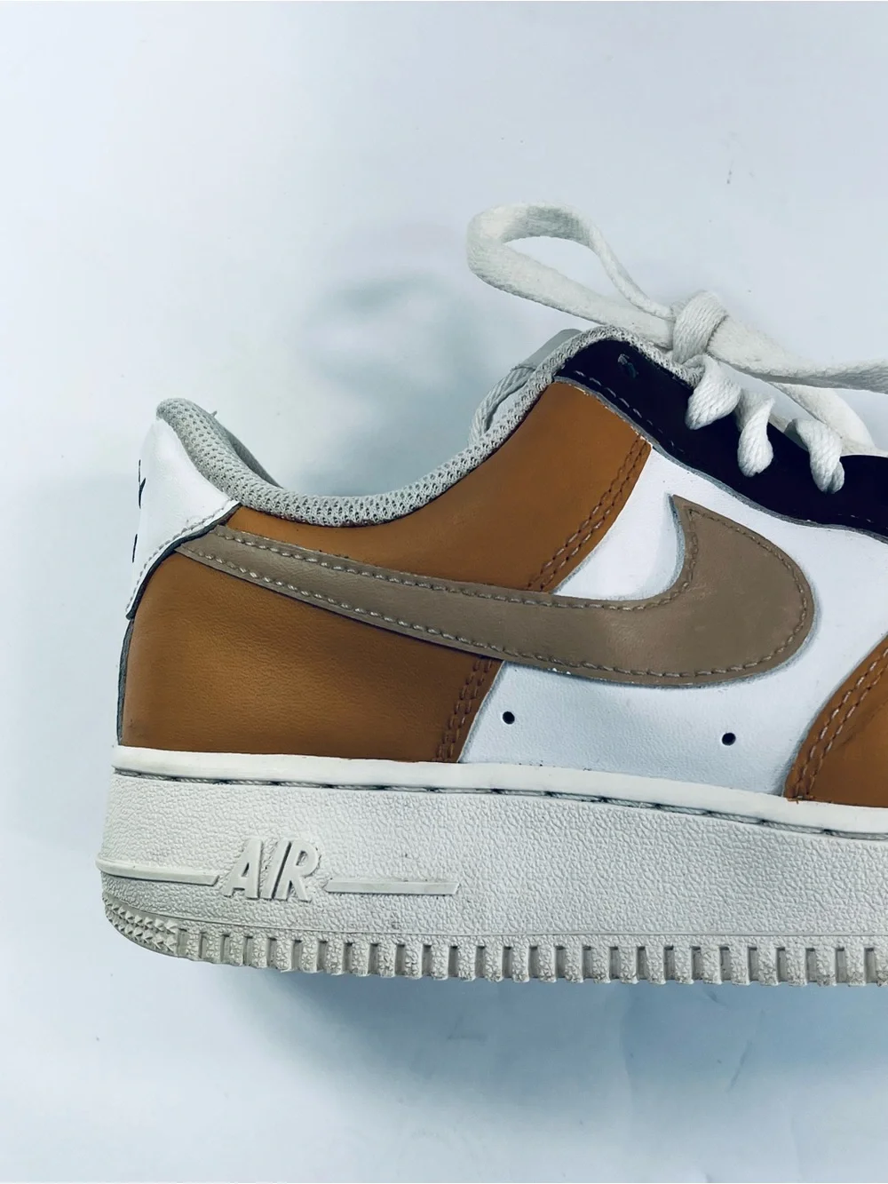Nike Air Force 1 Low ‘07 Light Brown White Sneakers #DD8969-100 Women’s Size:8